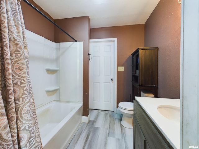 full bathroom featuring vanity, shower / bath combo with shower curtain, wood-type flooring, and toilet