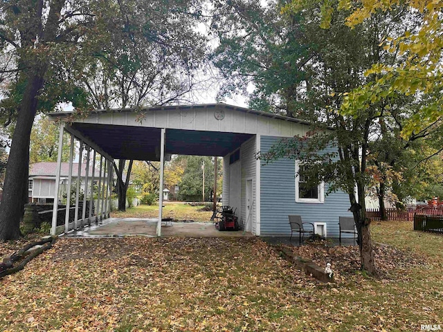 view of yard with a carport