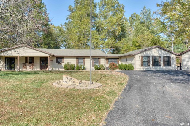 ranch-style home with a front lawn