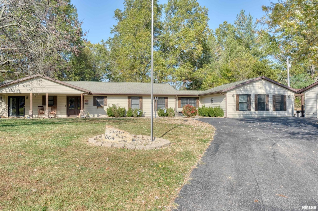 ranch-style home with a front lawn