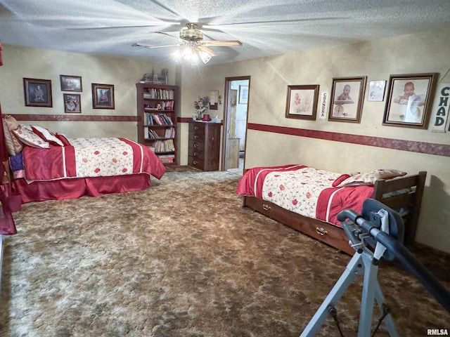 bedroom with ceiling fan, a textured ceiling, and carpet floors