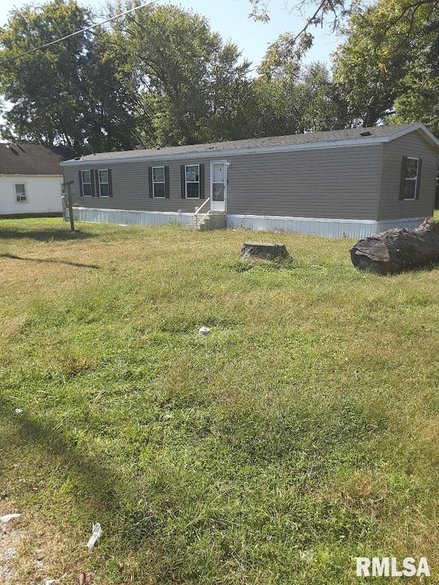 115 N Lincoln St, Royalton, IL 62983 - manufactured / mobile home with a front yard