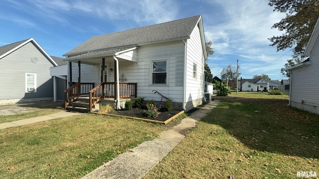 view of front of home featuring a front yard