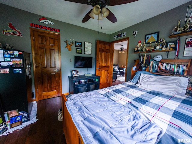 bedroom with dark wood-type flooring and ceiling fan