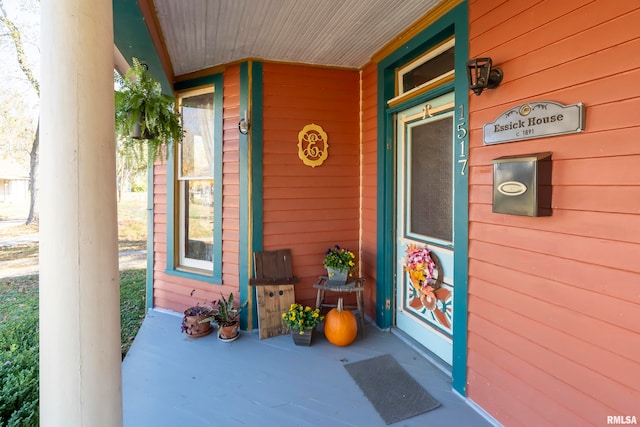 entrance to property with covered porch