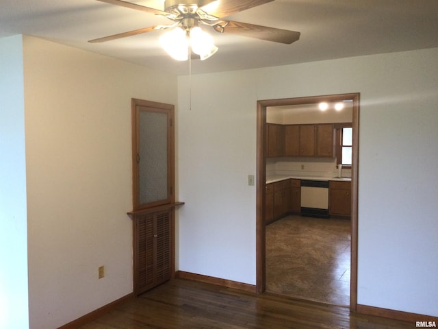 empty room with dark wood-type flooring and ceiling fan