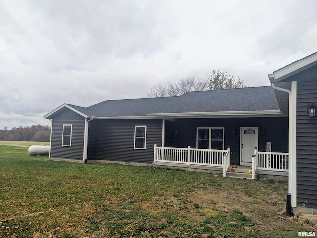 view of front facade with a porch and a front lawn