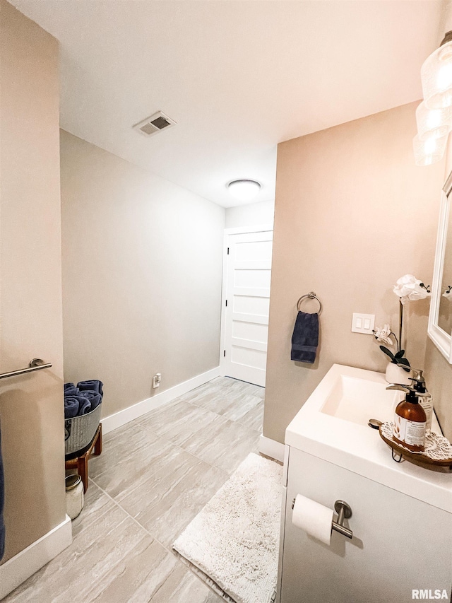 bathroom featuring sink