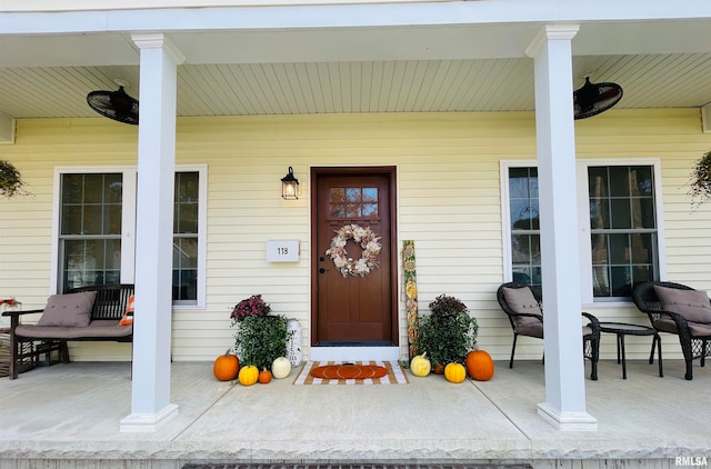 property entrance featuring a porch