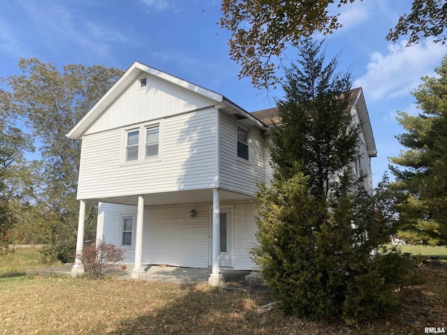 view of front of property featuring a porch
