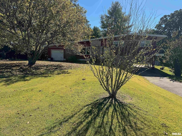 view of yard featuring a garage