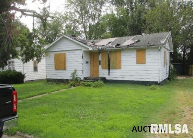 ranch-style house with a front lawn