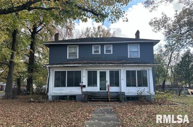 view of front of property featuring a sunroom