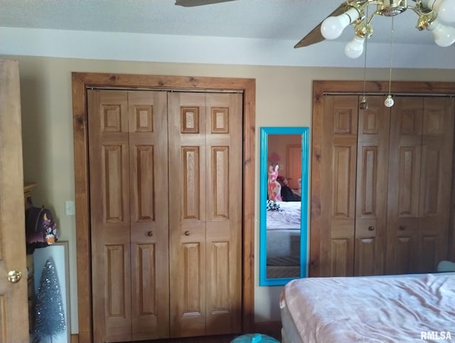 bedroom featuring ceiling fan and a textured ceiling