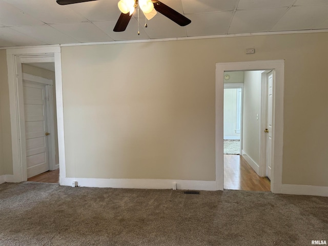 carpeted spare room featuring ceiling fan