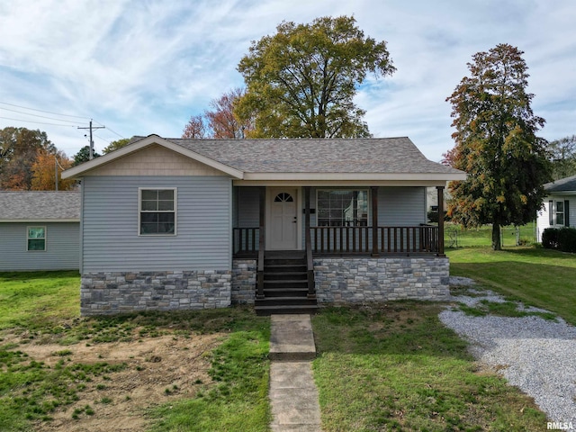 view of front of property with a front lawn and covered porch