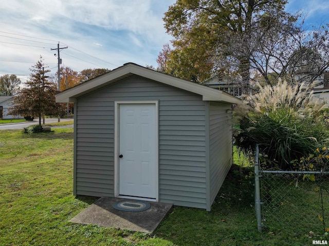 view of outdoor structure featuring a yard