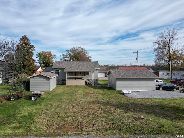 view of front of home featuring a shed and a front lawn