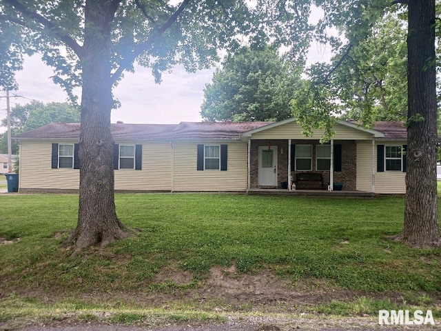506 N Locust St, Sesser, IL 62884 - single story home with a front lawn and a porch