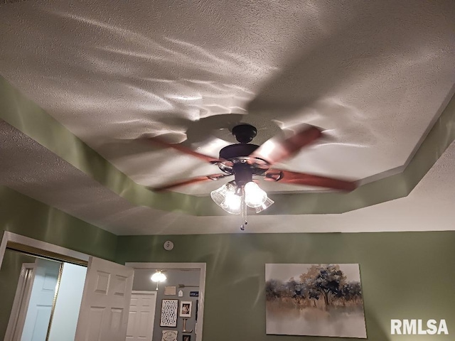 506 N Locust St, Sesser, IL 62884 - detailed view of a textured ceiling and a ceiling fan