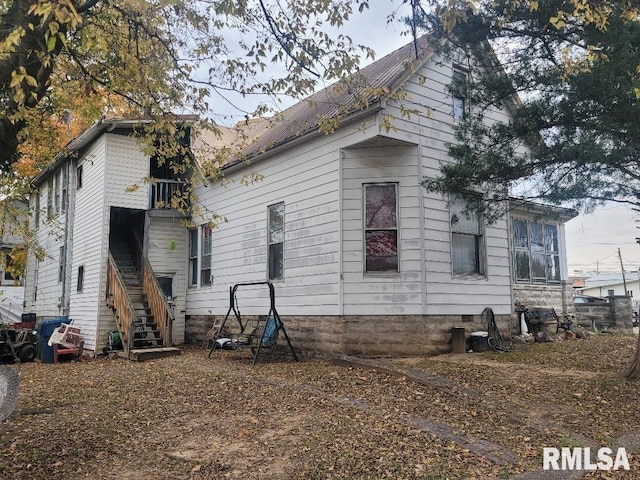 300 S Locust St, Mcleansboro, IL 62859 - view of front facade featuring stairway