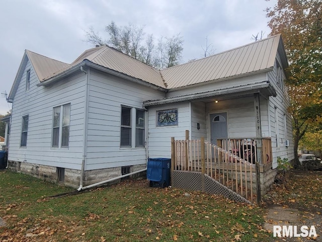 300 S Locust St, Mcleansboro, IL 62859 - view of front facade featuring a metal roof