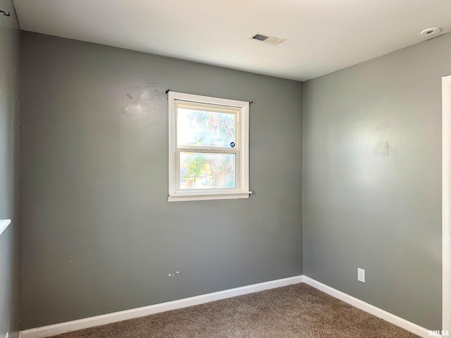 unfurnished room featuring carpet