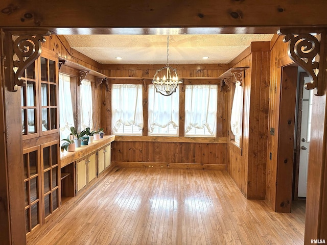 dining room with hardwood / wood-style floors, a chandelier, a textured ceiling, and sink