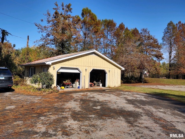 20366 Noisy Goose Ln, Olive Branch, IL 62969 - detached garage featuring driveway