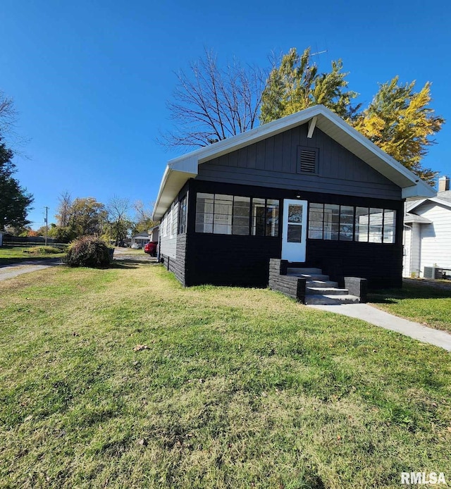 view of front of home featuring a front lawn and central air condition unit