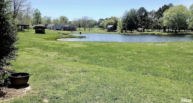 view of yard featuring a water view