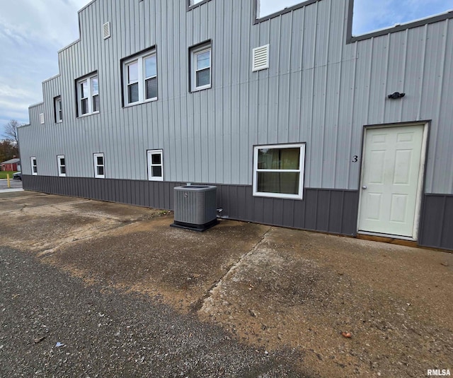 102 W 3rd St, Ina, IL 62846 - view of building exterior