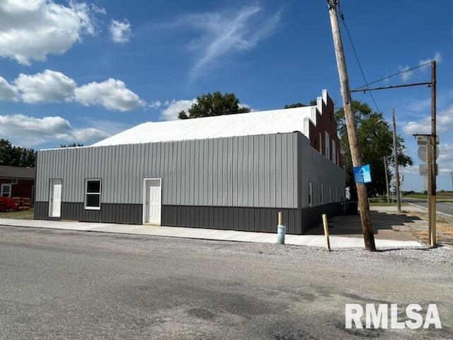 102 W 3rd St, Ina, IL 62846 - view of property