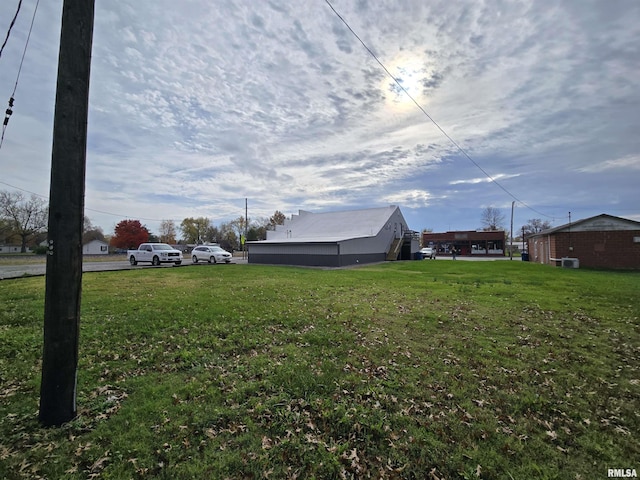 102 W 3rd St, Ina, IL 62846 - view of yard
