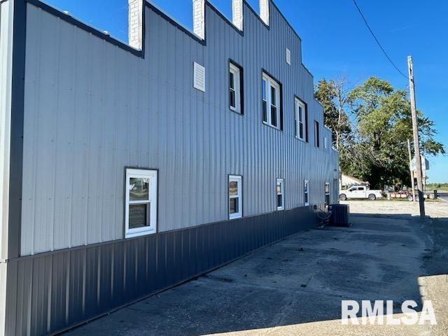102 W 3rd St, Ina, IL 62846 - view of building exterior