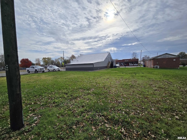 102 W 3rd St, Ina, IL 62846 - view of yard