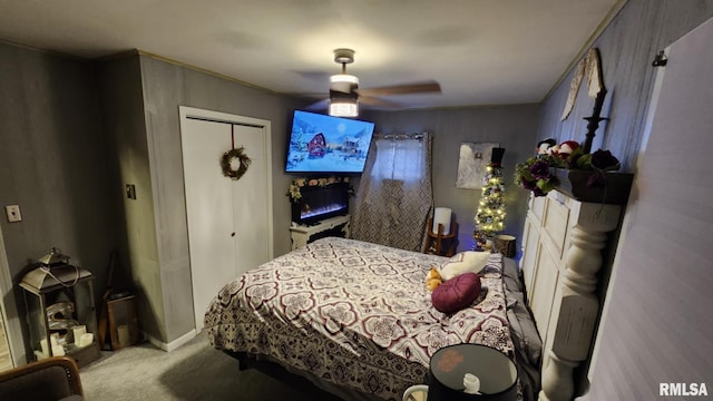 bedroom with ceiling fan and a closet