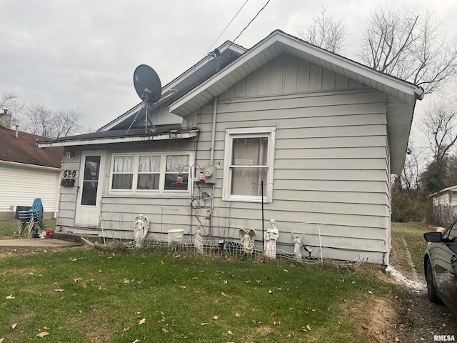 rear view of house featuring a yard