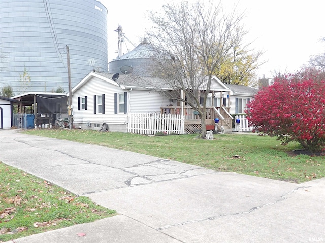 view of front of property featuring an outbuilding, a garage, and a front yard