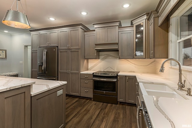 kitchen with sink, tasteful backsplash, decorative light fixtures, dark hardwood / wood-style flooring, and stainless steel appliances