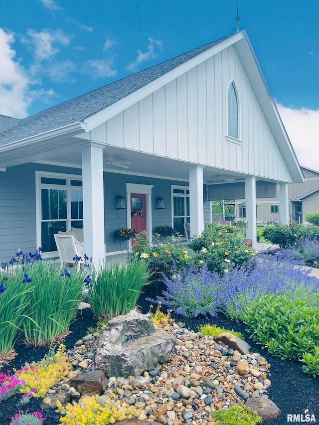 view of front facade featuring covered porch