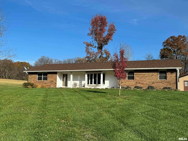 view of front of property with a front yard