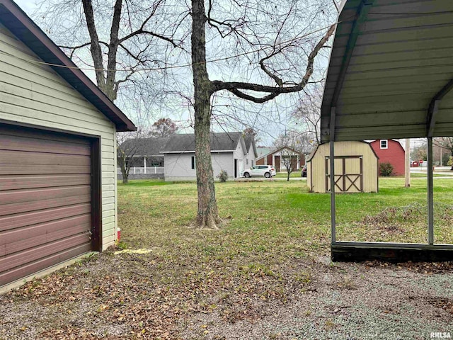 view of yard with a storage unit