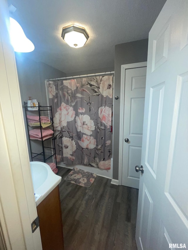 bathroom featuring curtained shower, vanity, a textured ceiling, and hardwood / wood-style flooring