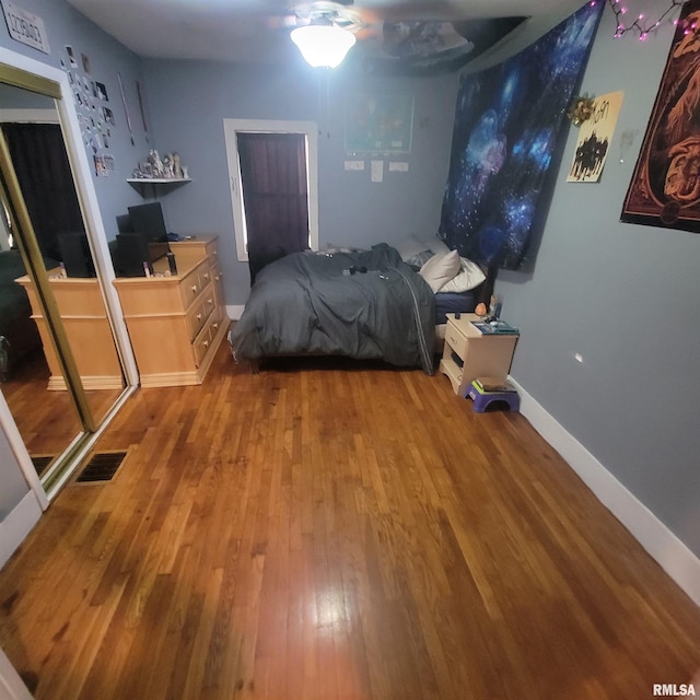 bedroom featuring hardwood / wood-style flooring and ceiling fan