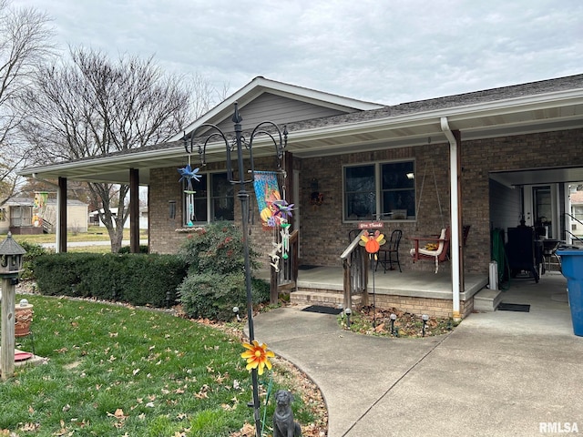 view of front of house with a porch and a front lawn