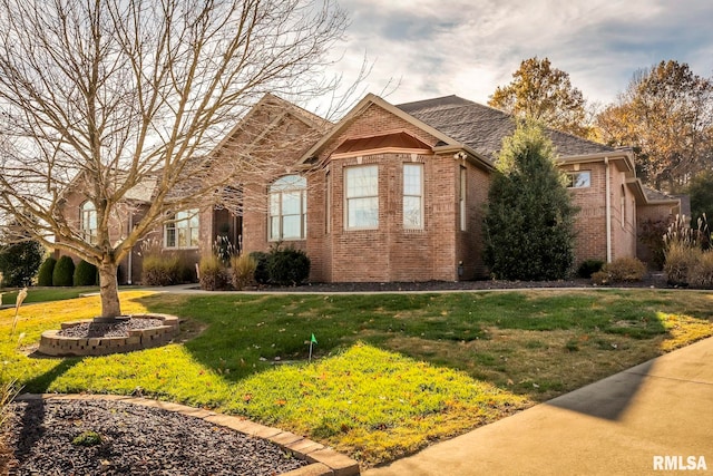 view of front of house featuring a front yard