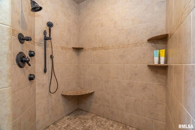 bathroom featuring tiled shower