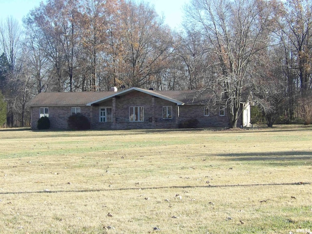 view of front of house featuring a front yard