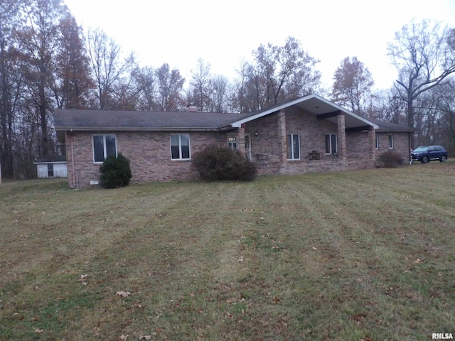 view of front of home featuring a front lawn